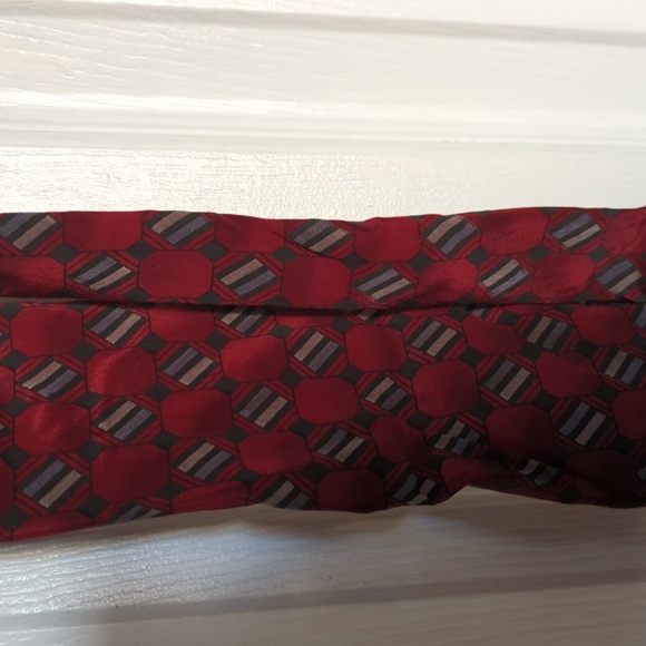 61-in Stanley Blacker maroon patterned silk tie - Picture 2 of 5